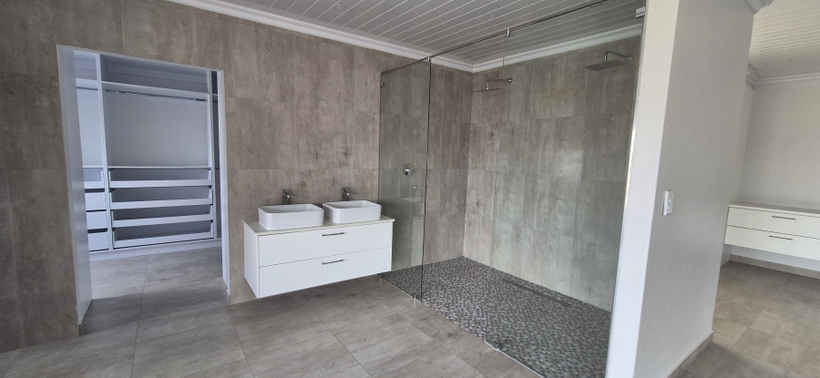 5 Bedroom Property for Sale in Myburgh Park Western Cape